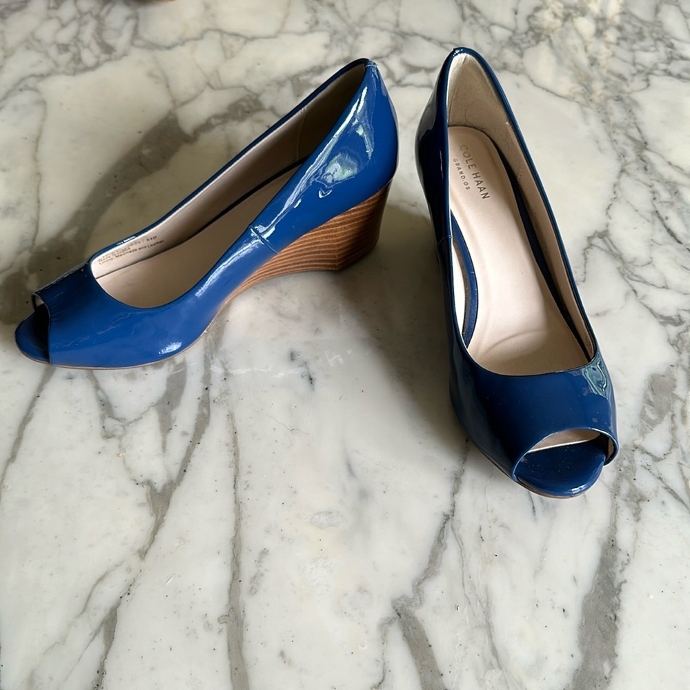 Cole Haan blue patent leather wedges w peep toe